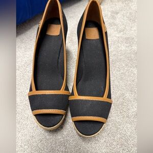Elegant Black and Tan Women's Shoes